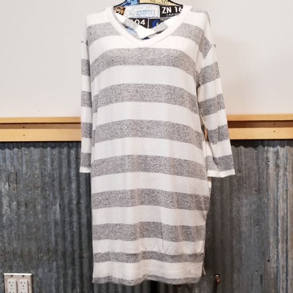 BNWT....Criss Cross Tunic - Picture 5 of 8